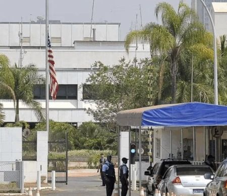 Sob ameaça, Embaixada dos EUA coloca funcionários em home office