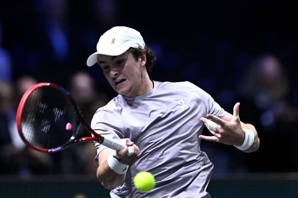 João Fonseca x Karen Khachanov tênis Masters 1000 de Paris (Foto: Julien de Rosa/AFP)